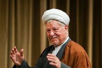 عکس؛ سفر به تاریخ؛ «هاشمی رفسنجانی» در حال چای خوردن روی عرشۀ ناو جنگی