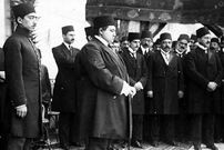 سفر در زمان؛ احمدشاه اصلا جواهر نمی‌خرید؛ اطرافیان او را خسیس می‌دانستند