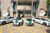 ببینید؛ تعجب توریست آمریکایی از دیدن خودروهای لوکس پلیس در دبی