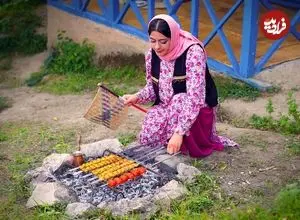 ببینید| غذای روستایی در ایران؛ تهیه کباب کوبیده با مرغ در جنگل