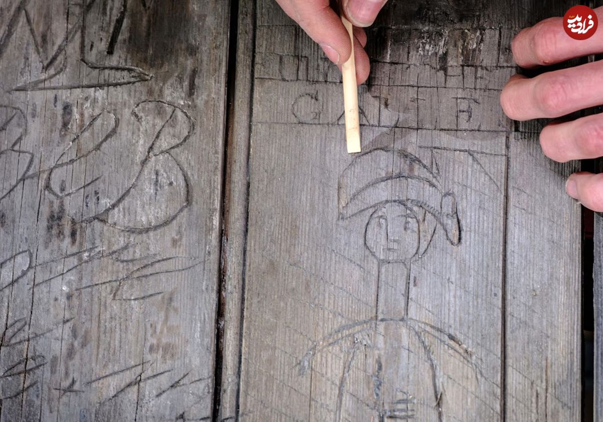 کشف عجیب‌ترین پرترۀ «ناپلئون» با قدمت 200 سال روی یک در چوبی