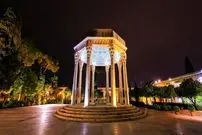 عکس| سفر به ایران قدیم؛ تصویری از مقبرۀ «حافظ» در دوران قاجار