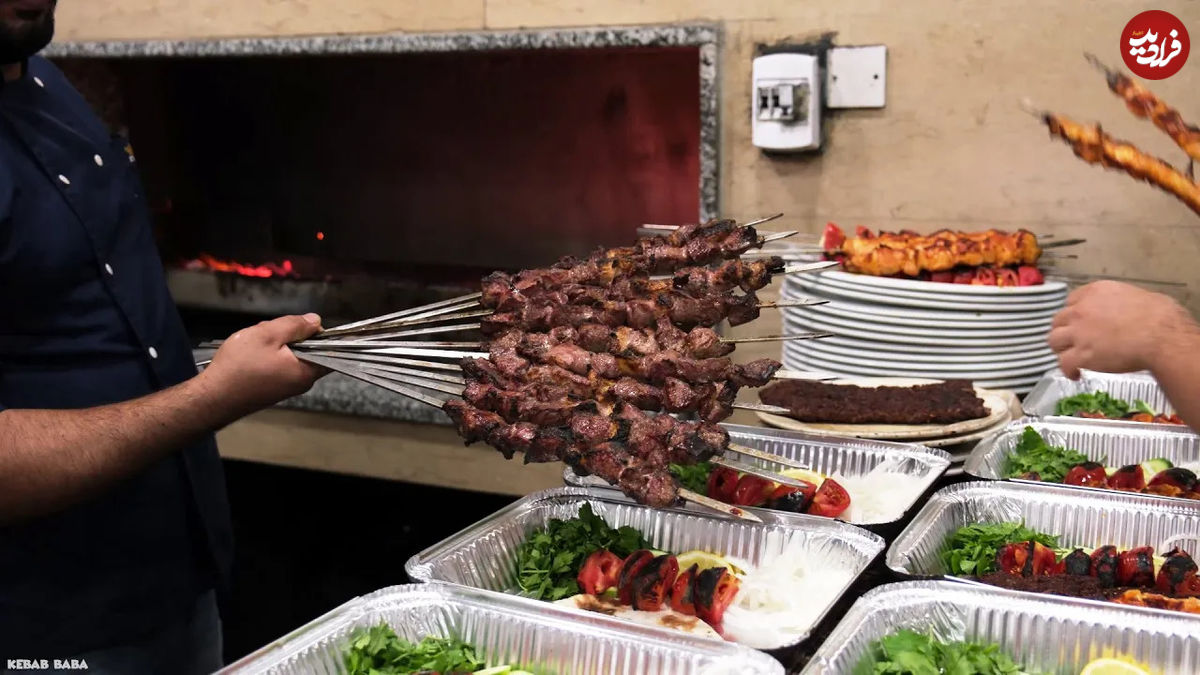 (ویدئو) غذای خیابانی در ترکیه؛ پخت انواع کباب در خیابان های استانبول 
