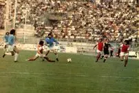 عکس؛ سفر در زمان؛ طرفداران پرسپولیس با تابلوی عدد ۶ سکوهای ورزشگاه را پر کردند!