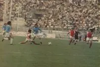 عکس؛ سفر در زمان؛ طرفداران پرسپولیس با تابلوی عدد ۶ سکوهای ورزشگاه را پر کردند!