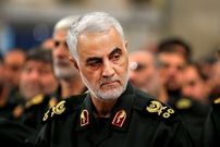عکس؛ سفر به تاریخ؛ ملاقات «سردار سلیمانی» با «ژنرال اَسلَم‌بیگ، فرماندۀ ارتش پاکستان»؛ سال 1368