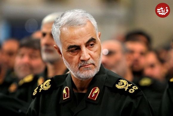عکس؛ سفر به تاریخ؛ ملاقات «سردار سلیمانی» با «ژنرال اَسلَم‌بیگ، فرماندۀ ارتش پاکستان»؛ سال 1368