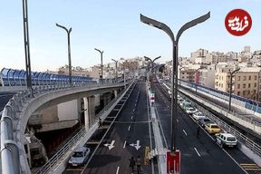 ببینید؛ مردی که برای شارژ موبایل لای پل صدر تهران گیر کرد!