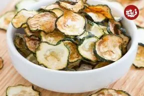 چیپس کدو سبز خانگی؛ جایگزینی خوشمزه برای چیپس‌های معمولی و چرب!