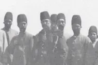 عکس| سفر زمان؛ عکس یادگاری «ناصرالدین شاه و درباریان» در علی‌آباد قم