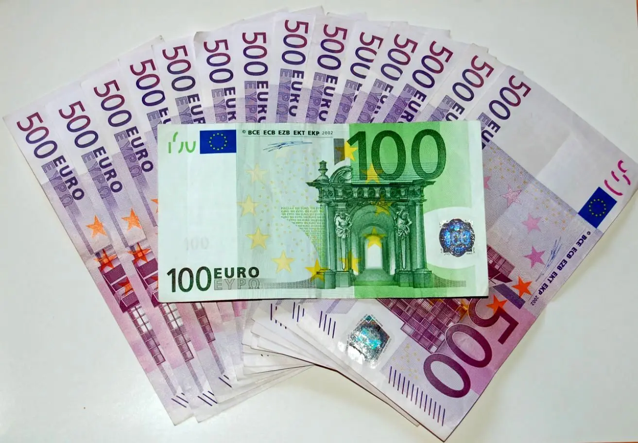 قیمت یورو امروز جمعه 14 فروردین 1405