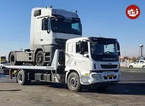 ببینید| سقوط خودروی از روی تریلی خودروبر در بزرگراه؛ ترافیک سنگین و اختلال گسترده در تردد