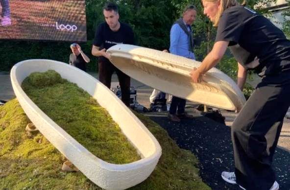(ویدیو) ساخت یک تابوت از جنس قارچ!