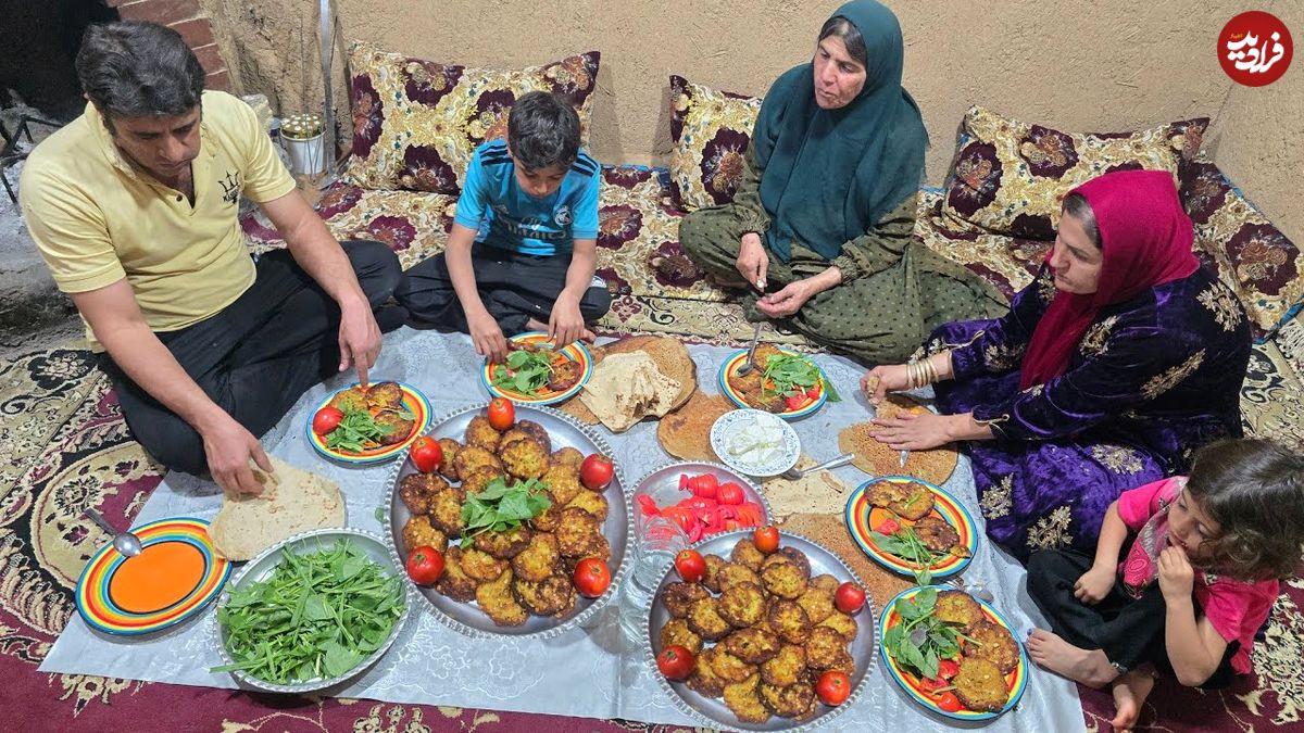 ببینید؛ غذای روستایی در ایران؛ پخت نان سنتی و کوکو سیب زمینی روی آتش