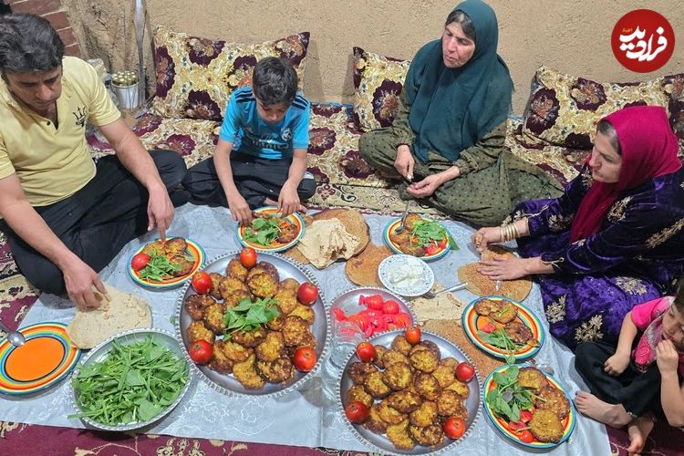 ببینید؛ غذای روستایی در ایران؛ پخت نان سنتی و کوکو سیب زمینی روی آتش