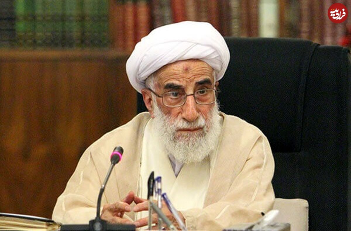 عکس؛ سفر به تاریخ؛ گفتگوی «آیتالله جنتی» با دختر اروپایی؛ سال 1371