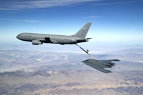 تصاویر؛ هر آنچه باید درباره بمب افکن B-2 آمریکا بدانید