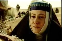 عکس؛ سفر زمان؛ ژست «همسر وهب نصرانی» (سریال مختارنامه) در کنار «برج ایفل»