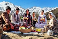 ببینید؛ غذای روستایی در افغانستان؛ تهیه ساندویچ برگر خانگی با سالاد
