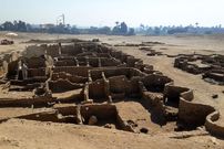 کشف «ماهی طلایی» و «مقبرۀ عجیب گاو» در شهر گمشدۀ مصر باستان