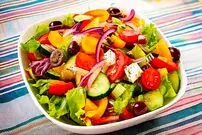 ببینید؛ طرز تهیه یک سالاد یونانی؛ یک وعده جدید و خوشمزه