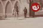 عکس| سفر زمان؛ سربازان قاجاری جلوی در سفارت انگلیس؛ 140 سال قبل
