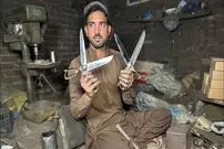 ببینید| مراحل دیدنی تولید انبوه قیچی خیاطی در کارگاهی در پاکستان