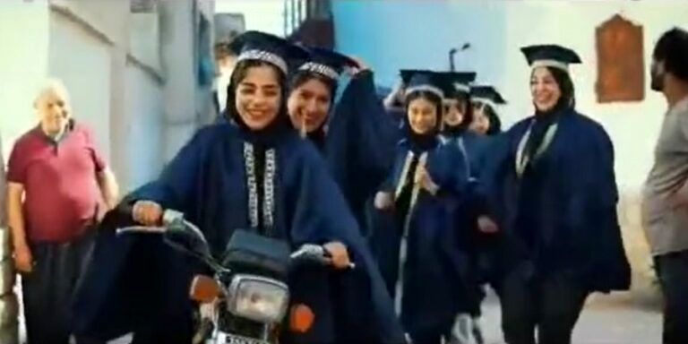 (تصاویر) جنجال بر سر فیلم فارغ التحصیلی دختران دانشکده الزهرای بوشهر