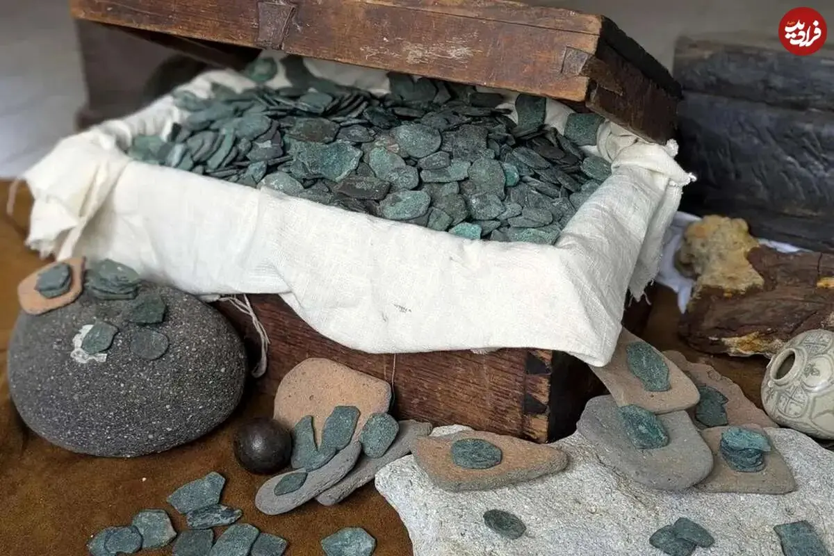 عکس؛ کشف کوه جواهرات ۳۸۰۰ ساله یک خانواده