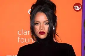 عکس| سفر در زمان؛ «ریحانا» در دفتر مجله Seventeen در نیویورک؛ سال 1385