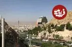 عکس سفر به ایران قدیم؛ منظرۀ «تنگ الله‌اکبر و دروازه قرآن شیراز» در دوران قاجار