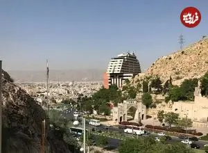 عکس سفر به ایران قدیم؛ منظرۀ «تنگ الله‌اکبر و دروازه قرآن شیراز» در دوران قاجار