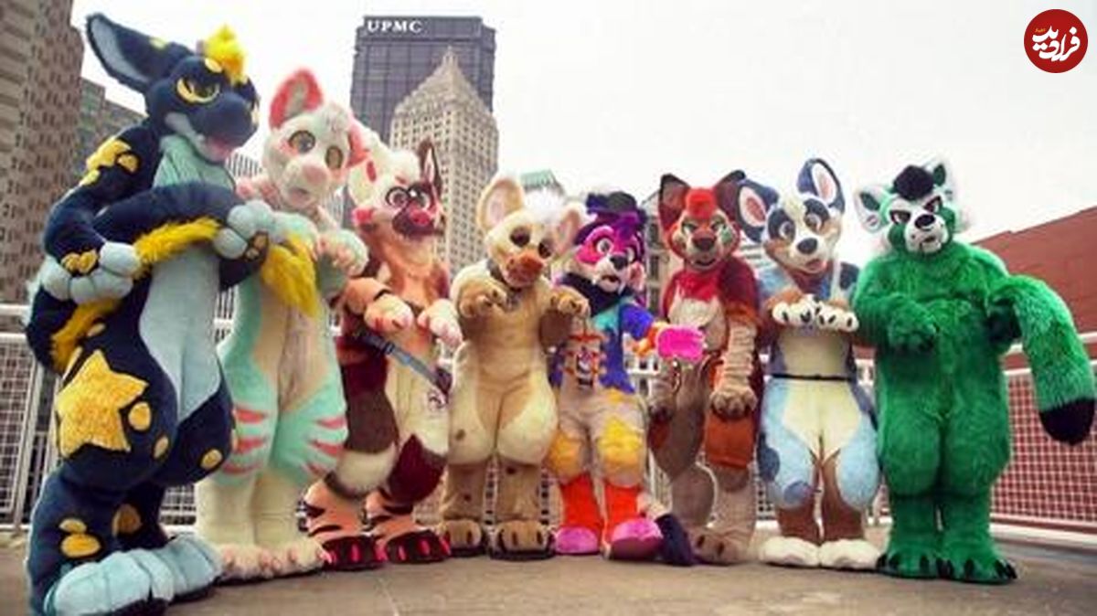 (ویدیو) رویداد عجیب در آمریکا؛ گردهمایی هزاران نفر در لباس حیوانات عروسکی 