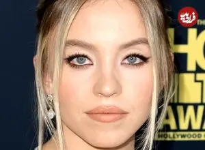 عکس| سفر در زمان؛ «سیدنی سوئینی» در 23 سالگی و در حال سخنرانی در نیویورک؛ سال 1398