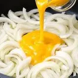 ببینید| طرز تهیه یک غذای فوری و خوشمزه با پیاز و تخم مرغ