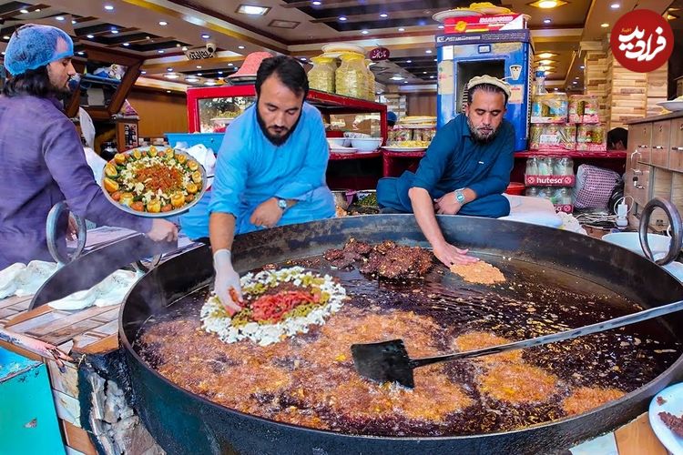 ببینید؛ غذای خیابانی در افغانستان؛ پخت چپلی کباب محبوب افغان ها در جلال آباد
