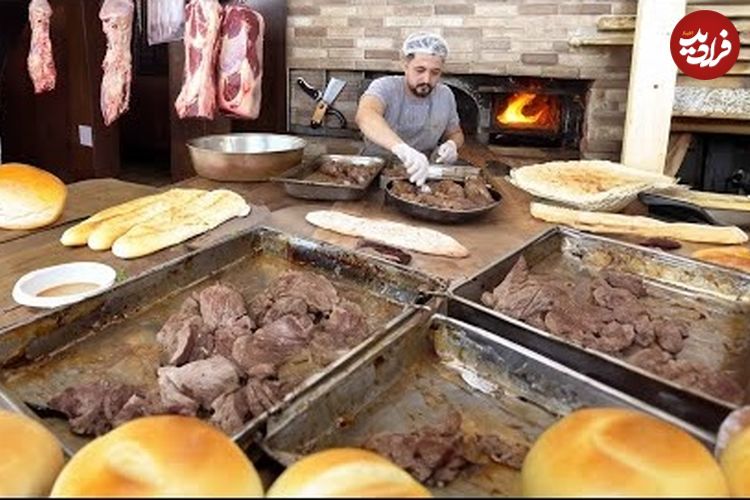 (ویدئو) غذای خیابانی در ترکیه؛ پخت پیتزا، نان و کوکورچ در استانبول 