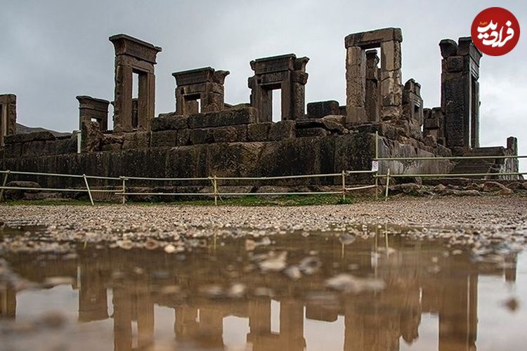 فرونشست در تختجمشید، نقش جهان و آرامگاه کوروش