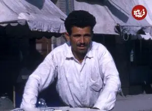 عکس| سفر به ایران قدیم؛ «گاری بستنی» در یکی از خیابان‌های تهران؛ سال 1340