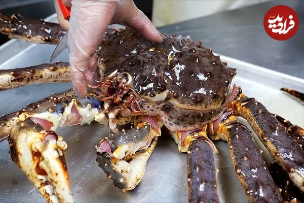 ببینید| غذای خیابانی در آمریکا؛ برنج سرخ شده با شاه خرچنگ آلاسکایی در نیویورک