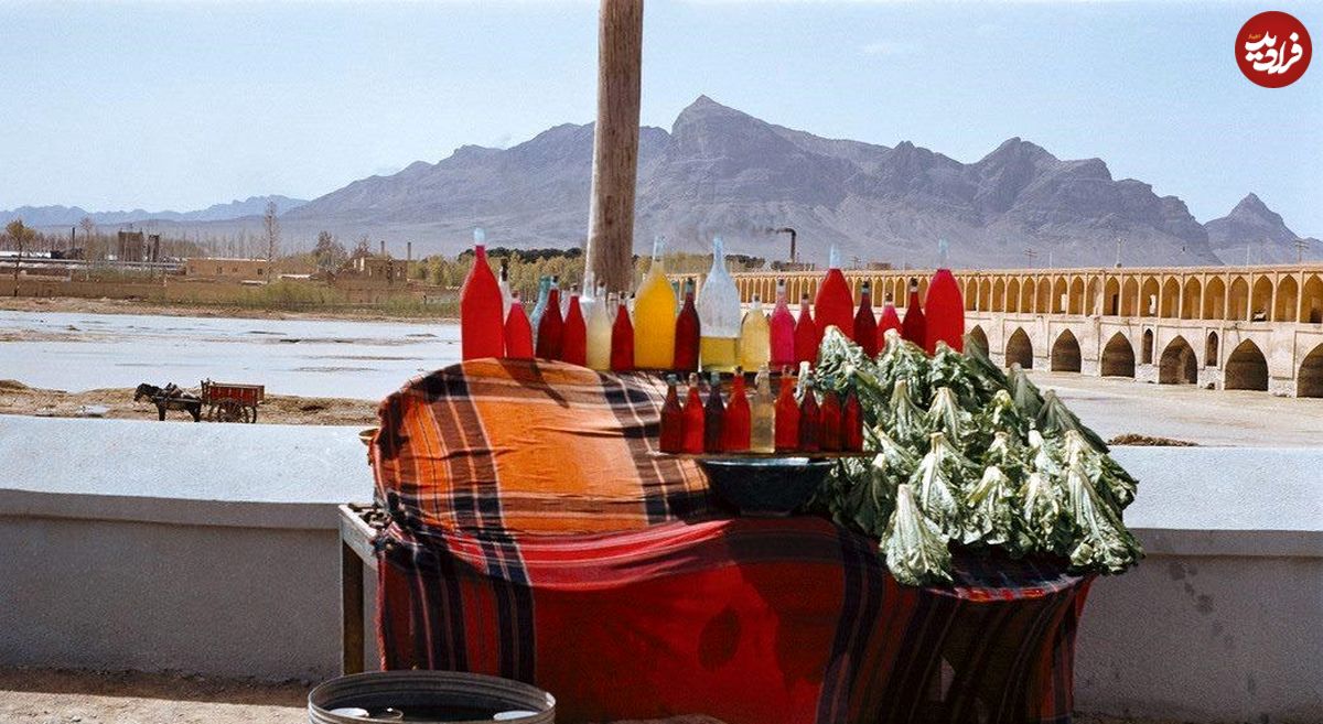 بساط کاهو سکنجبین و بلال کنار زایندهرود!