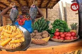 ببینید| غذای روستایی در کنیا؛ پخت پاستا با موز کال در روستا