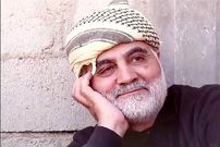 ببینید؛ سفر به تاریخ؛ «سردار سلیمانی» در حال تماشای بازی فوتبال از جایگاه تماشاچیان