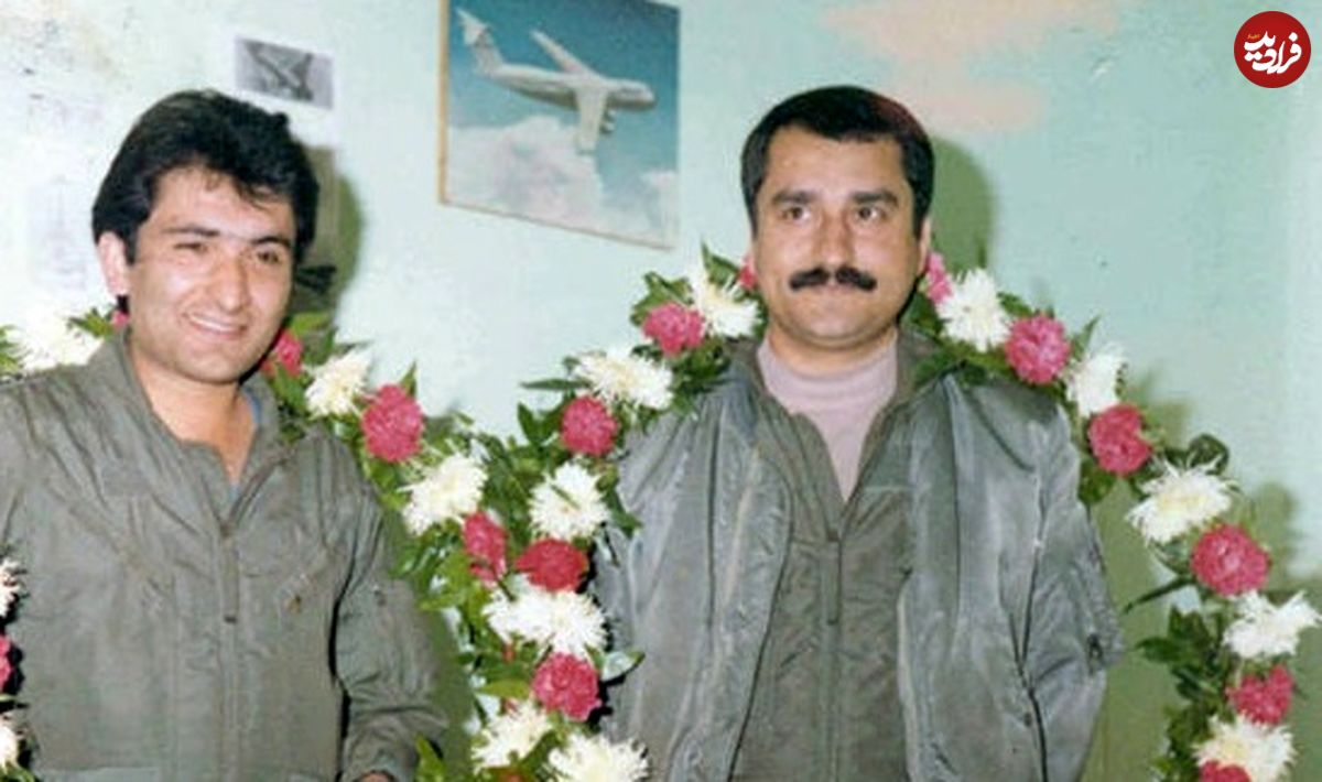عکس؛ سفر به تاریخ؛ «شهید یاسینی» در کنار خلبانان جوان ایرانی در پاکستان؛ دهۀ 50