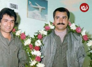 عکس؛ سفر به تاریخ؛ «شهید یاسینی» در کنار خلبانان جوان ایرانی در پاکستان؛ دهۀ 50