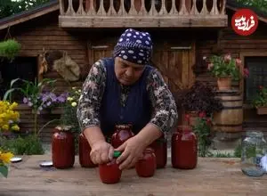 ببینید| غذای روستایی در آذربایجان؛ برداشت گوجه از مزرعه و تهیه رب با آن