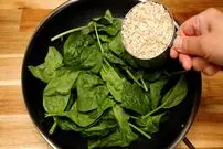 ببینید؛ طرز تهیه یک کوکو فوری و آسان با جو دوسر و اسفناج