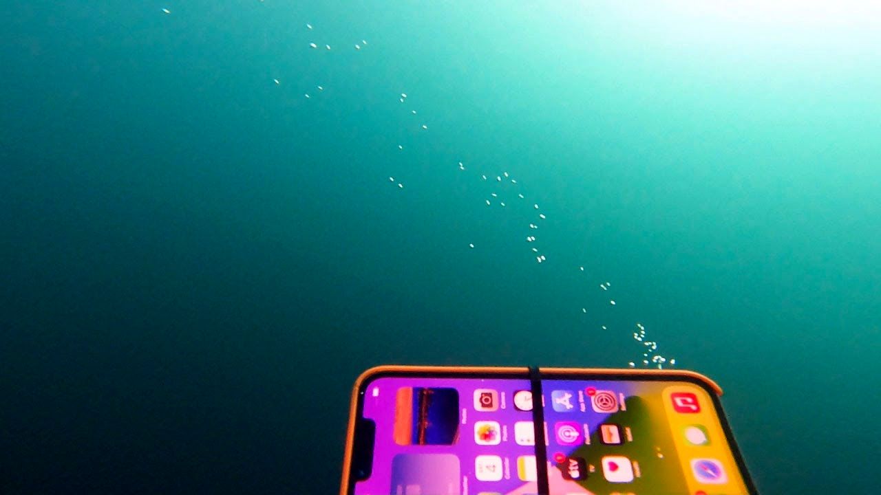 (ویدئو) اگر گوشی ضد آب آیفون 13 را به اعماق اقیانوس ببرید، چه اتفاقی می افتد؟