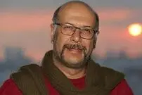 (ویدیو) آواز خوانی احساسی محمد بحرانی با استایل جدید در پشت صحنه مافیا: رفت و نیامد نگار من 