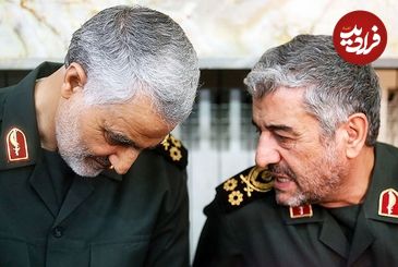 عکس؛ سفر به تاریخ؛ بوسۀ «سردار سلیمانی» بر پیشانی «سردار عزیز جعفری»؛ سال 1392